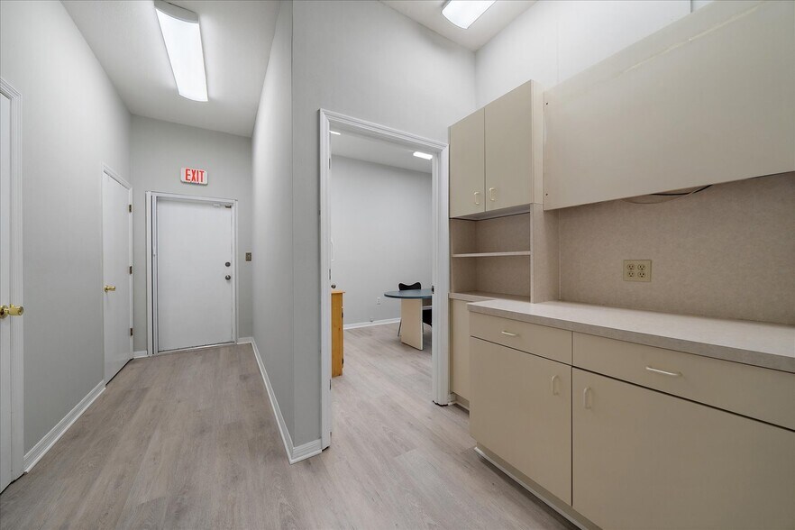 More Photos Of 3900 Clark Rd, Sarasota Medical For Sale