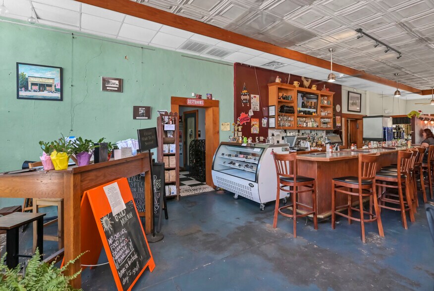 More Photos Of 300 State St, West Columbia Restaurant For Sale