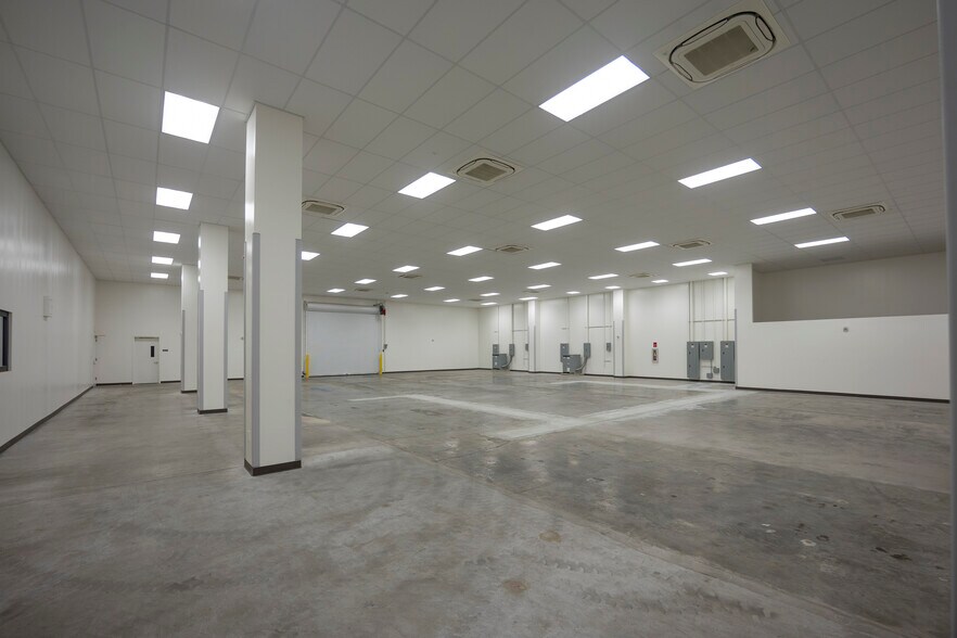 More Photos Of 2736 Waiwai Loop, Honolulu Warehouse For Lease