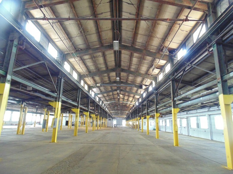 More Photos Of 200 Main St, Coraopolis Manufacturing For Lease