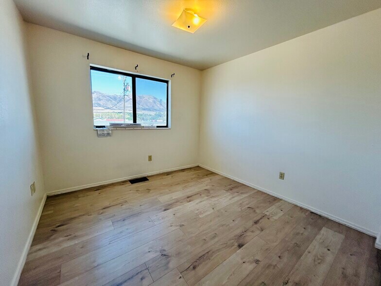 More Photos Of 547 W 4th St, Winnemucca Storefront Retail Residential For Sale