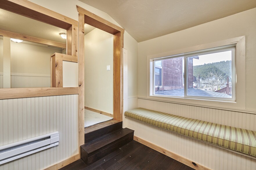 More Photos Of 1 W 1st St, Nederland Storefront Retail Office For Lease