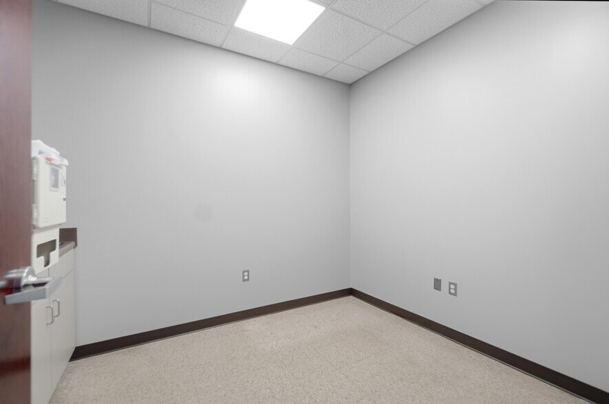 More Photos Of 375 N Eastown Rd, Lima Medical For Lease