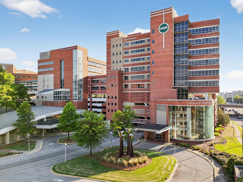 More Photos Of 800 Saint Vincents Dr, Birmingham Medical For Lease
