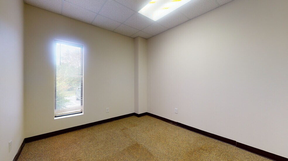 More Photos Of 3663-3673 Alamance Rd, Burlington Flex For Lease