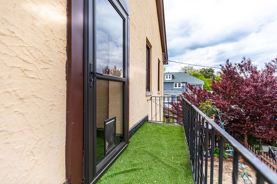 More Photos Of 404 Allegheny Ave, Towson Office For Sale