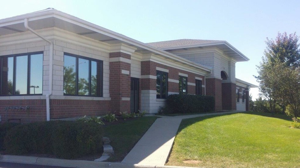 More Photos Of 1601 E Main St, St Charles Office For Lease