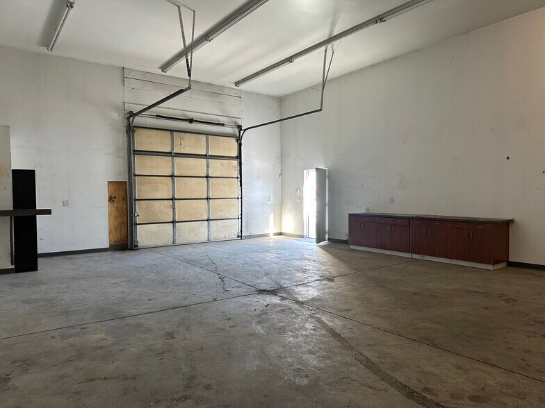 More Photos Of 733-759 Memorial Ave, West Springfield Showroom For Sale