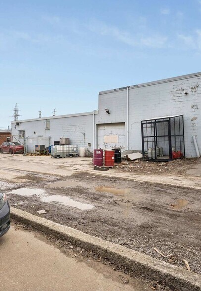 More Photos Of 51 Covington St, Hamilton Warehouse For Sale