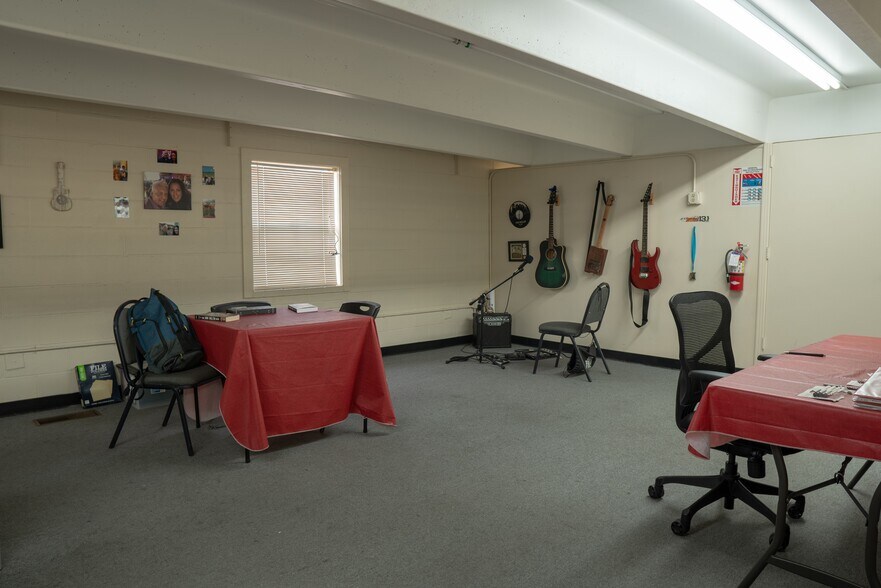 More Photos Of 385-387 Industrial Dr, Mount Juliet Warehouse For Lease