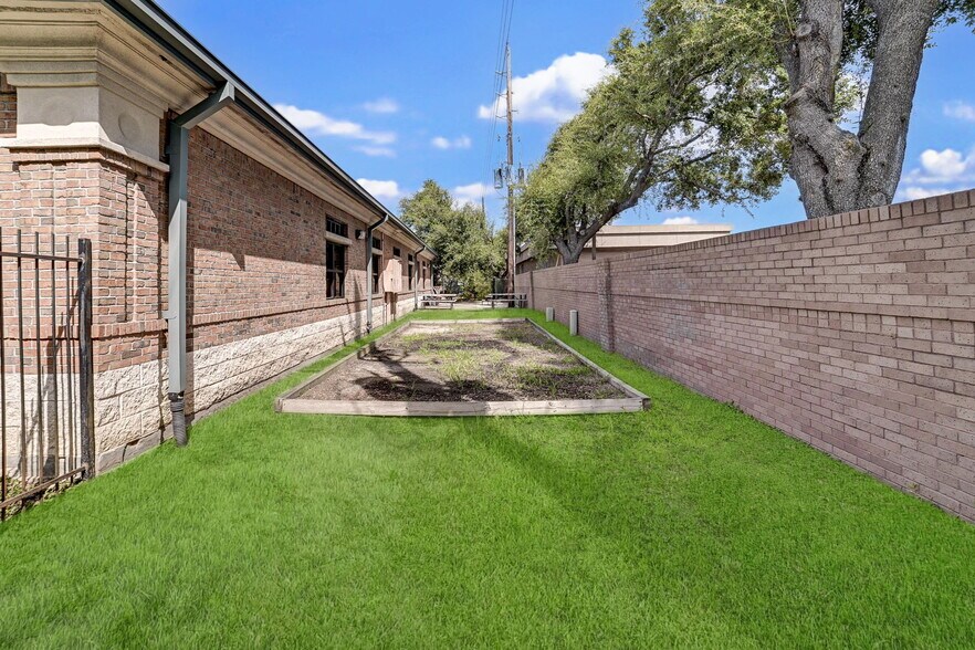 More Photos Of 2515 Cordes Dr, Sugar Land Daycare Center For Lease