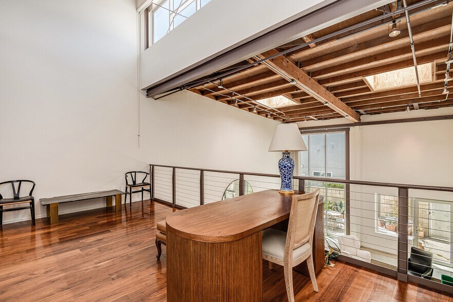 More Photos Of 2100 Abbot Kinney Blvd, Venice Office For Lease