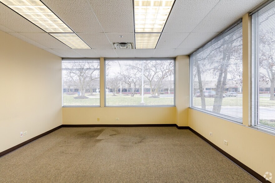 More Photos Of 1715-1785 Winnetka Cir, Rolling Meadows Unknown For Sale