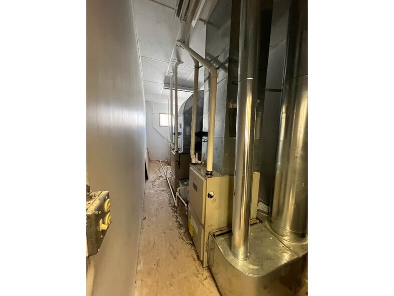 More Photos Of 212 S Sherman St, Leslie Religious Facility For Sale