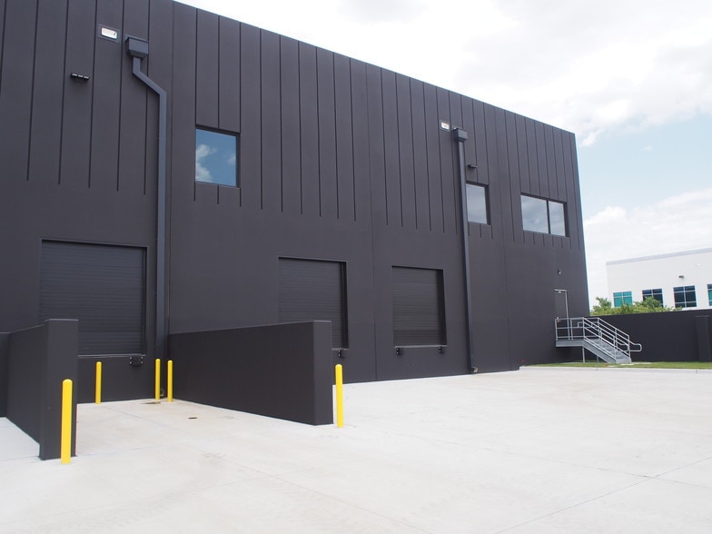 More Photos Of 4000 E Plano Pky, Plano Distribution For Lease