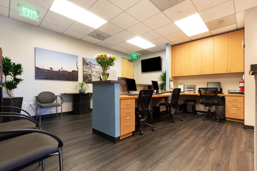 More Photos Of 14650 Aviation Blvd, Hawthorne Medical For Lease