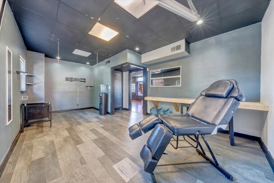 More Photos Of 5005 Williamson Rd NW, Roanoke Freestanding For Sale