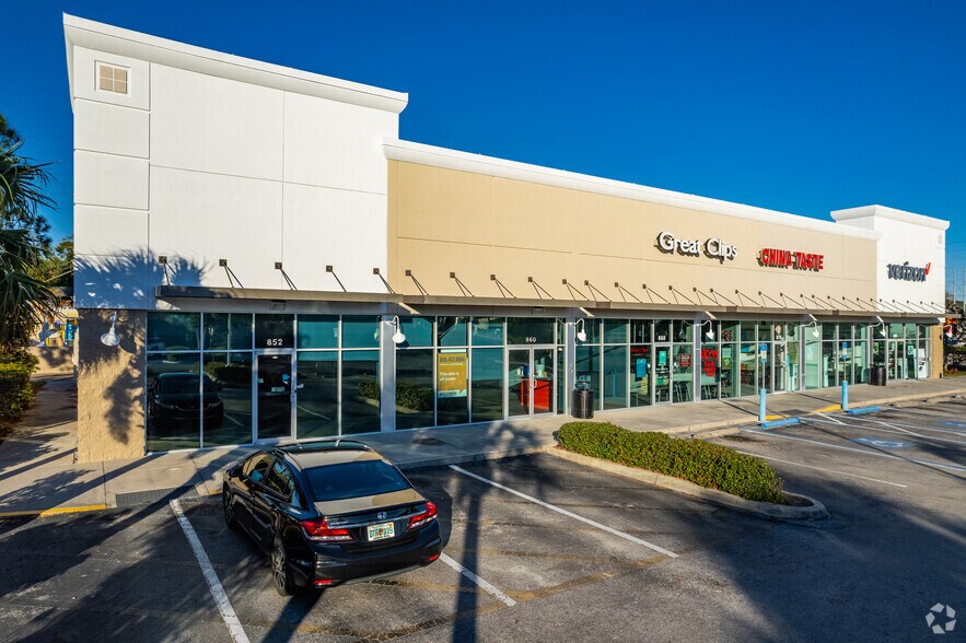 More Photos Of 852-884 E Tarpon Ave, Tarpon Springs General Retail For Lease