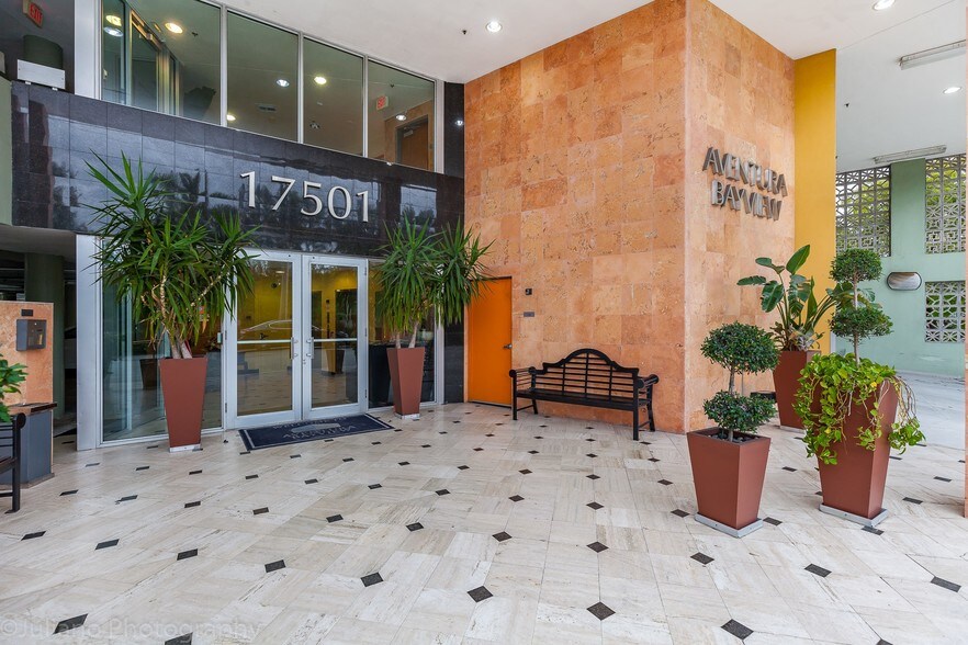 More Photos Of 17501 Biscayne Blvd, Aventura Office For Sale