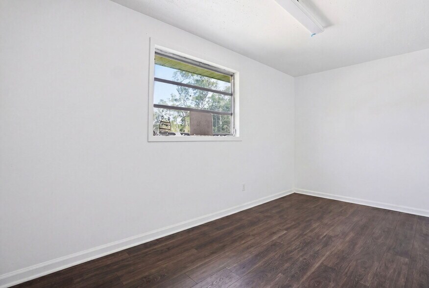 More Photos Of 16331 Cortez Blvd, Brooksville Self Storage For Sale