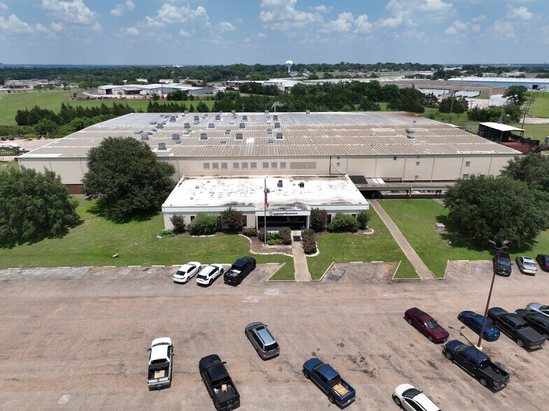More Photos Of 1901 Longwood Dr, Brenham Manufacturing For Sale