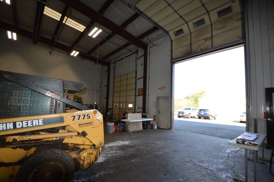 More Photos Of 7278 Centreville Rd, Manassas Showroom For Lease