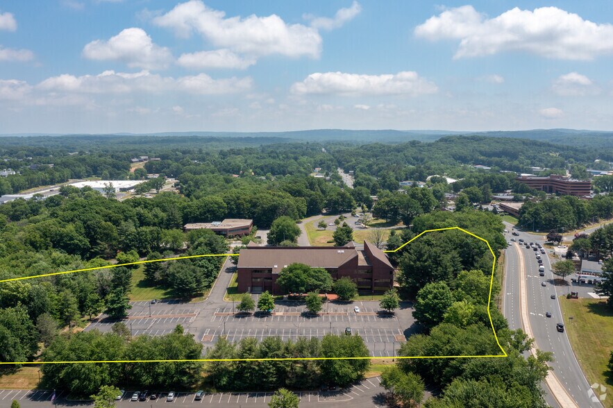 More Photos Of 43 Western Blvd, Glastonbury Office For Lease