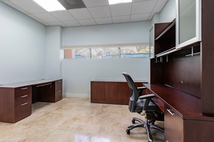 More Photos Of 6141 Sunset Dr, South Miami Medical For Lease