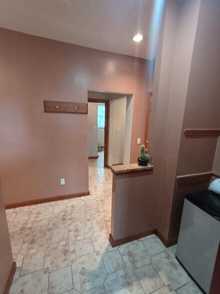 More Photos Of 25 Hamilton St, Saugus Storefront Retail Residential For Lease