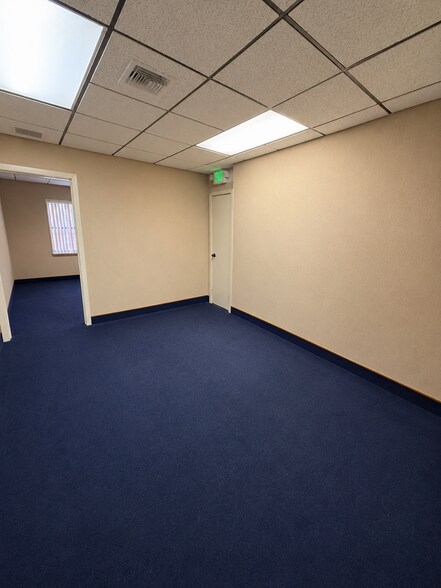 More Photos Of 400 Webster St, Leesburg Office For Lease