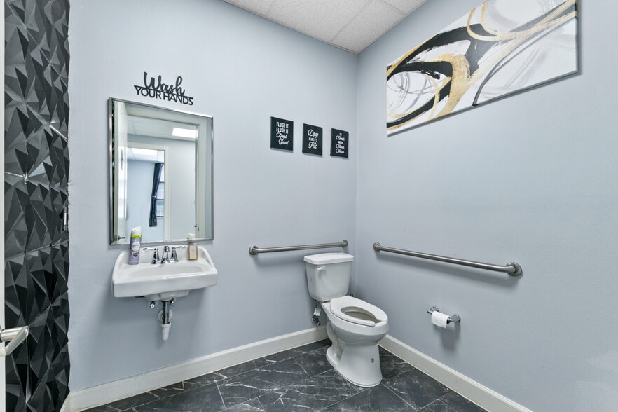More Photos Of 8118 Fry Rd, Cypress Medical For Lease