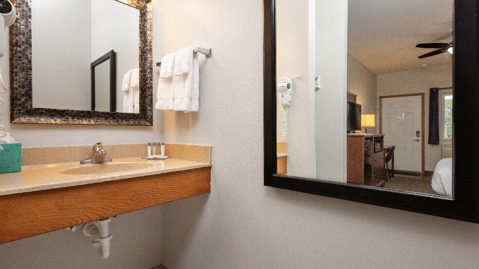 More Photos Of 102 Glenhaven Dr, Battle Lake Hospitality For Sale