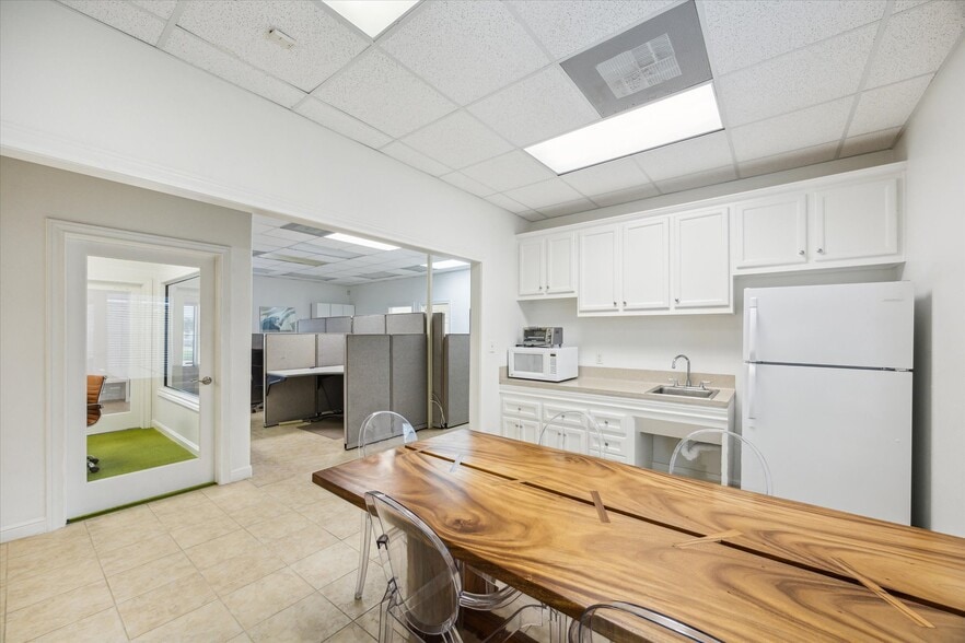 More Photos Of 9525 Huffmeister Rd, Houston Medical For Sale