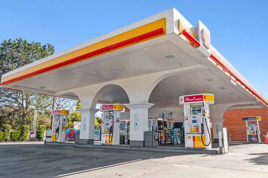 More Photos Of 2500 W Magnolia Blvd, Burbank Service Station For Sale