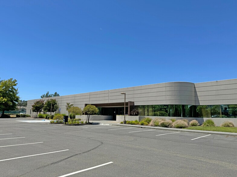 More Photos Of 424 Aviation Blvd, Santa Rosa Industrial For Sale