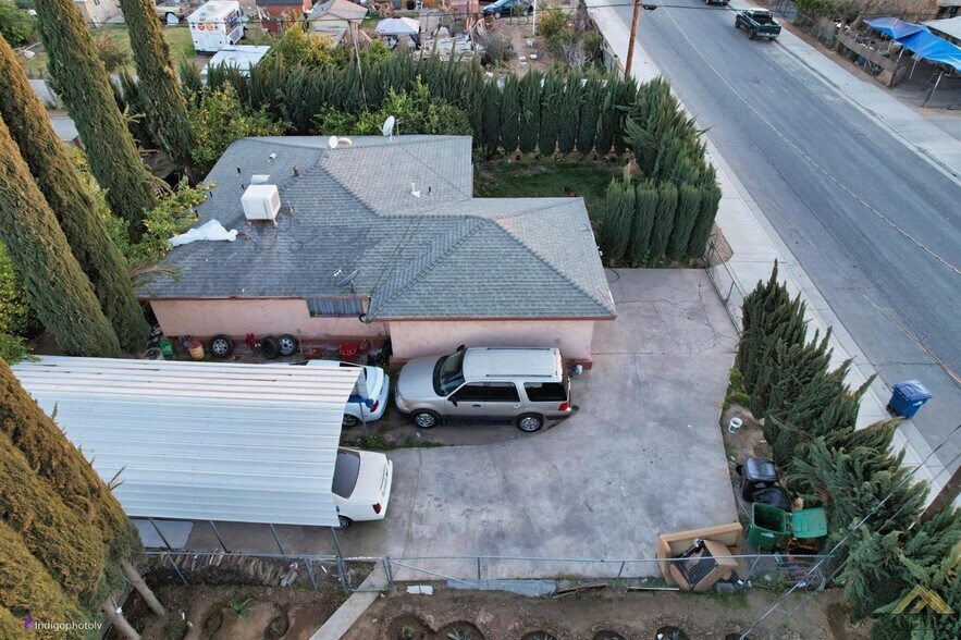 More Photos Of 20819 Francis, Richgrove Convenience Store For Sale