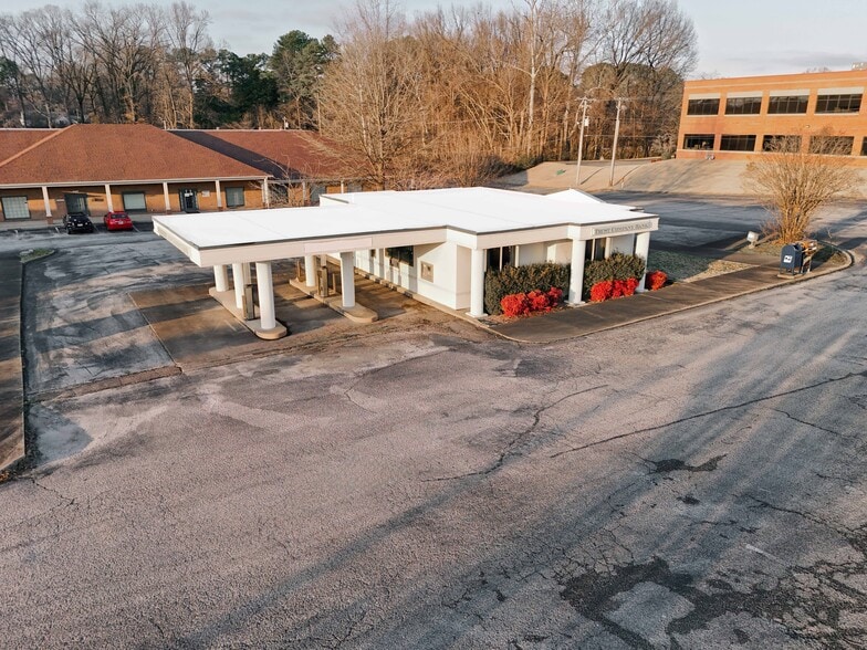 More Photos Of 385 N Parkway, Jackson Bank For Sale