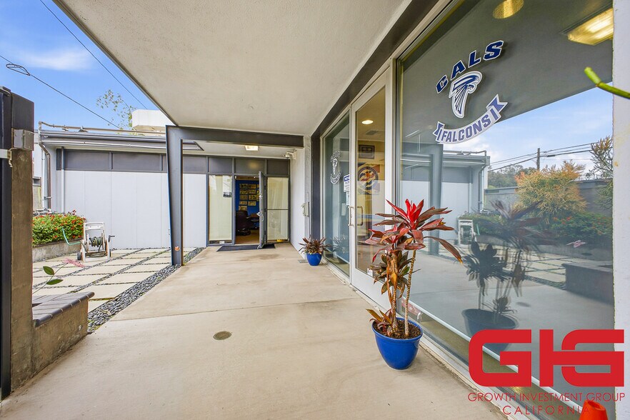 More Photos Of 7330 N Figueroa St, Los Angeles Office For Sale