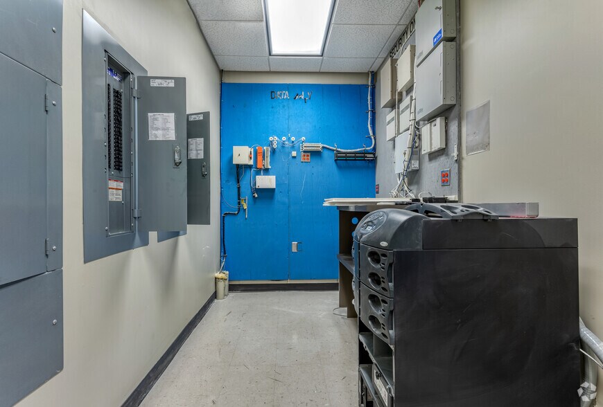 More Photos Of 5252 Ehrlich Rd, Tampa Bank For Lease