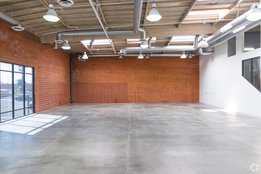 More Photos Of 151-153 W Rosecrans Ave, Gardena Warehouse For Lease