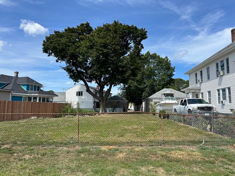 More Photos Of 5 Hanover Ave, Pawtucket Storefront Retail Residential For Sale