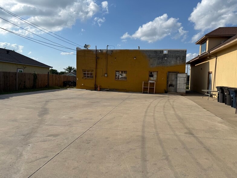 More Photos Of 5705 Wellesley Ave, Fort Worth Freestanding For Sale