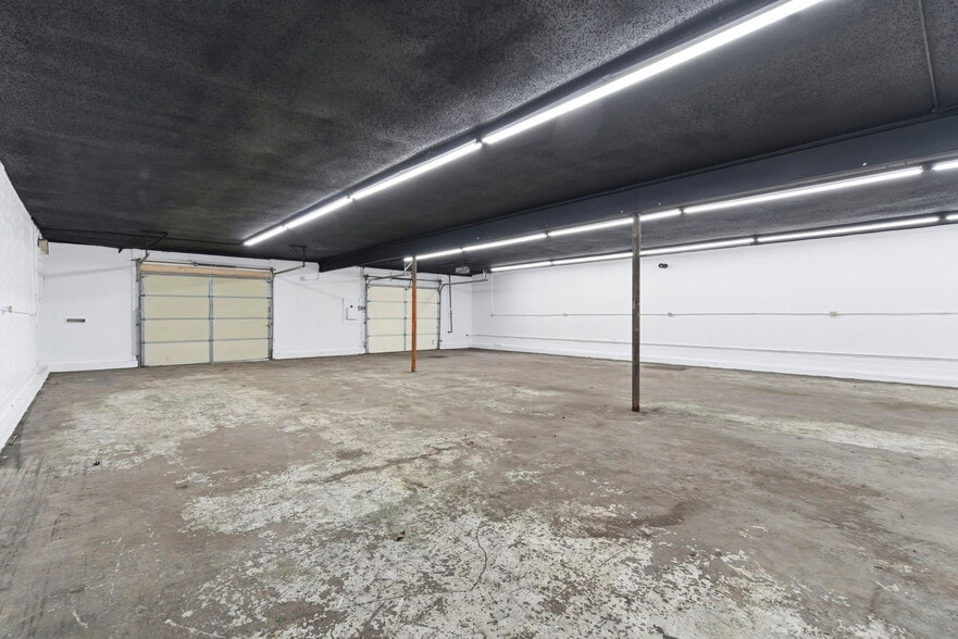 More Photos Of 1424 E Florida St, Springfield Light Manufacturing For Sale