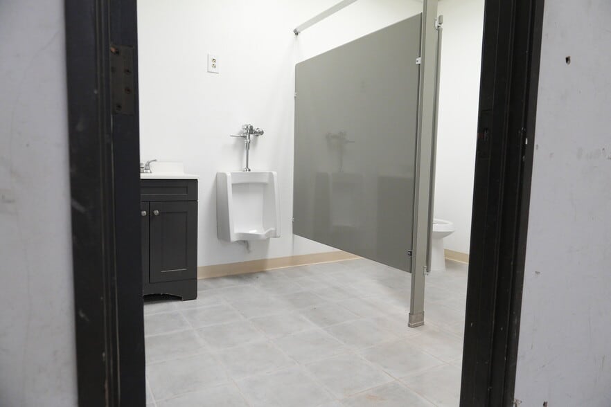 More Photos Of 501 Industrial Dr, Richardson Warehouse For Lease