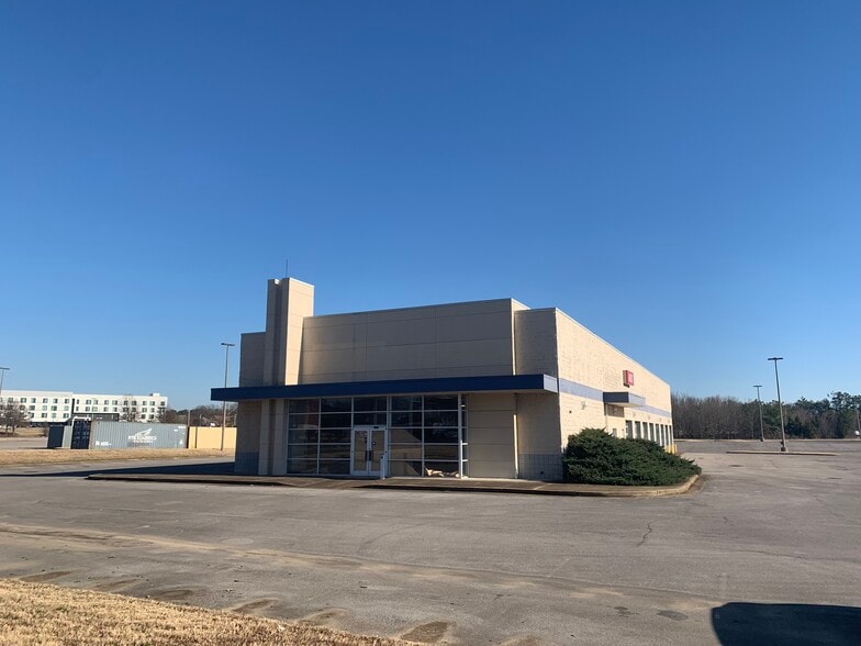 More Photos Of 8355 Us Highway 64, Memphis Auto Repair For Lease