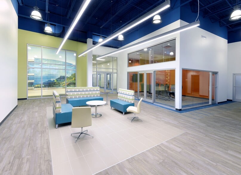 More Photos Of 807-819 E Hwy 60, Monett General Retail For Sale