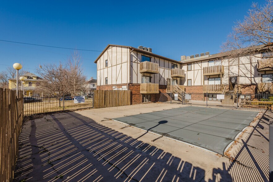 More Photos Of 401 E Avenue A, Hutchinson Apartments For Sale