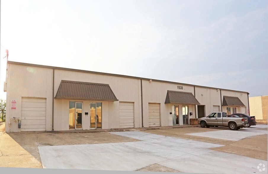 Primary Photo Of 11530 Chairman Dr, Dallas Warehouse For Lease