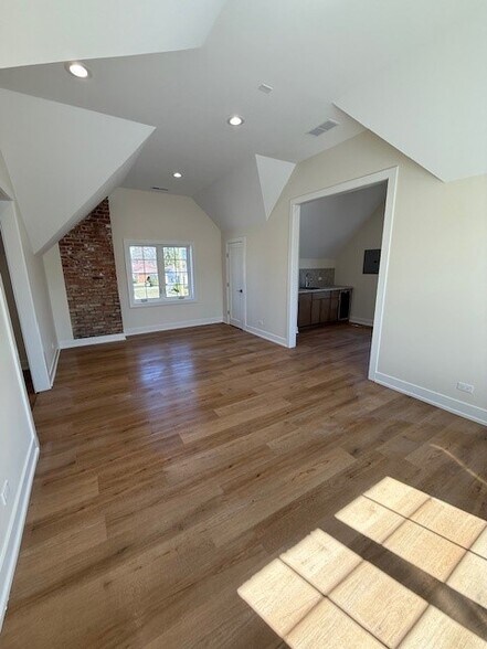 More Photos Of 9525 Southview Ave, Brookfield Warehouse For Lease