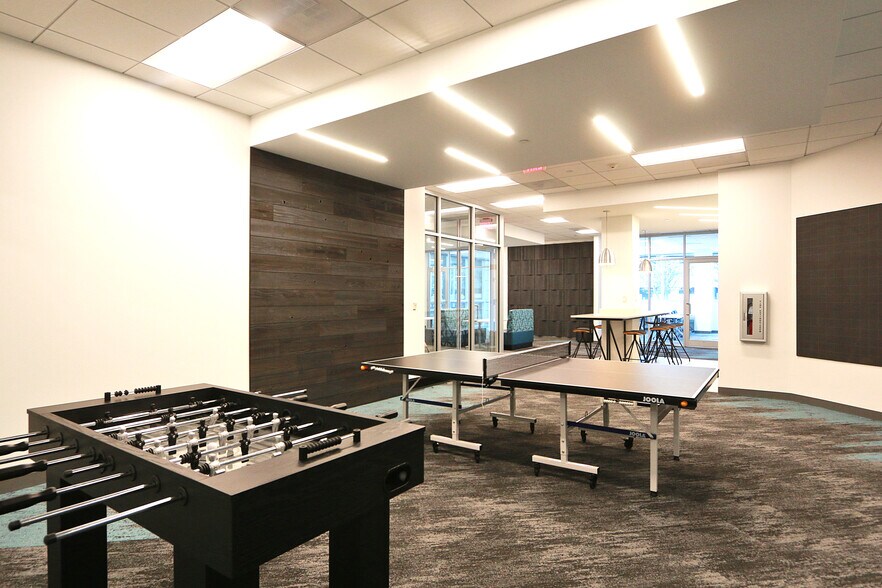 More Photos Of 5500 Pearl St, Rosemont Office For Sale